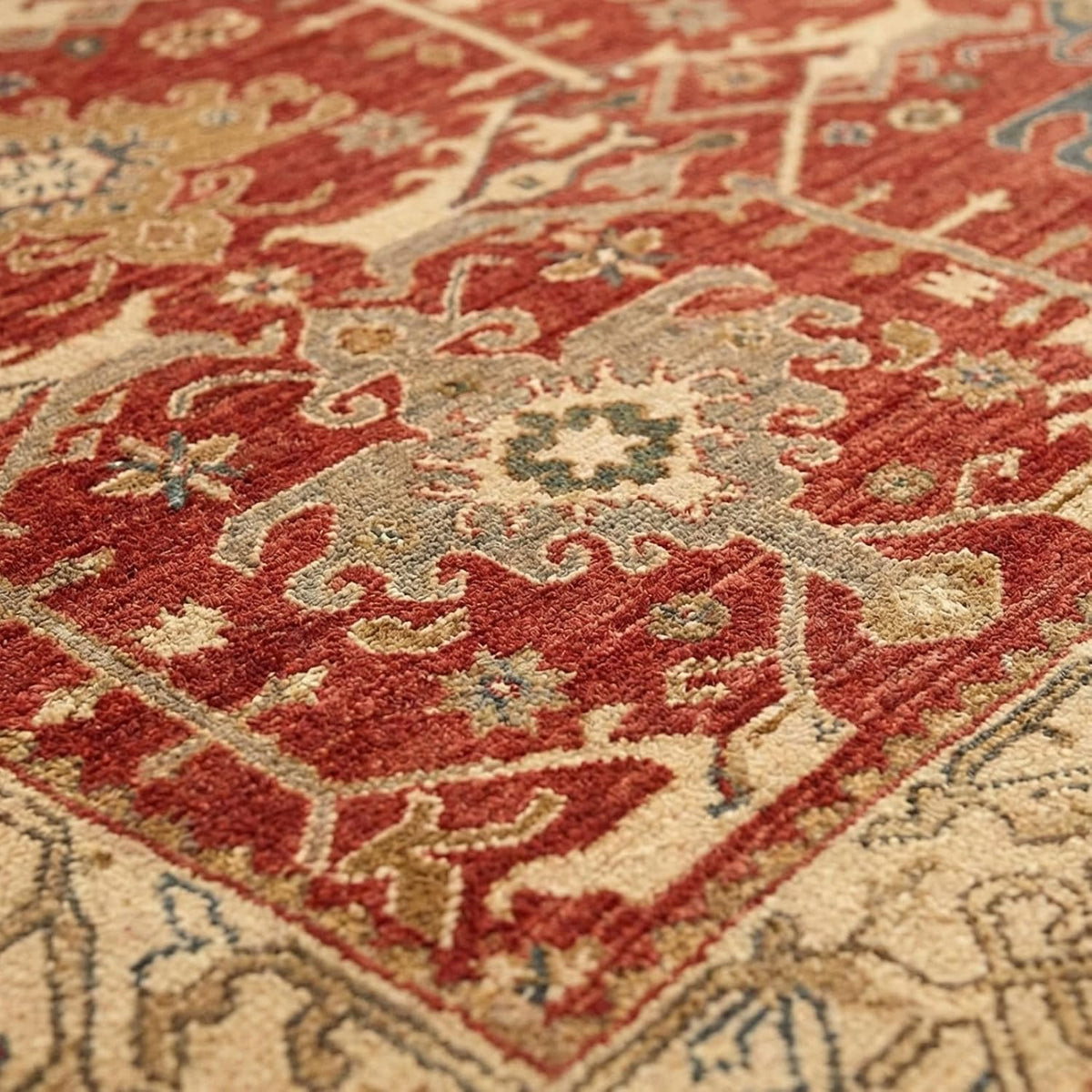 Traditional Handmade Wool Area Rug – Oriental Medallion Floral Pattern