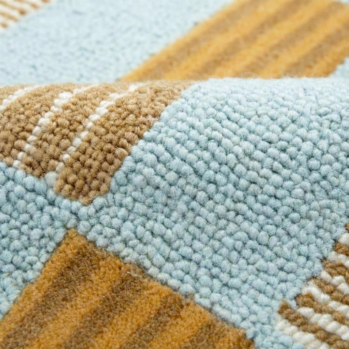 Hand-Tufted Scalloped Plaid Wool Area Rug