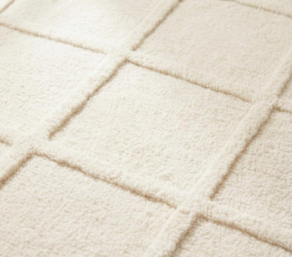 Selena Scallop Wool Area Rug – Hand-Tufted, Scalloped Edge