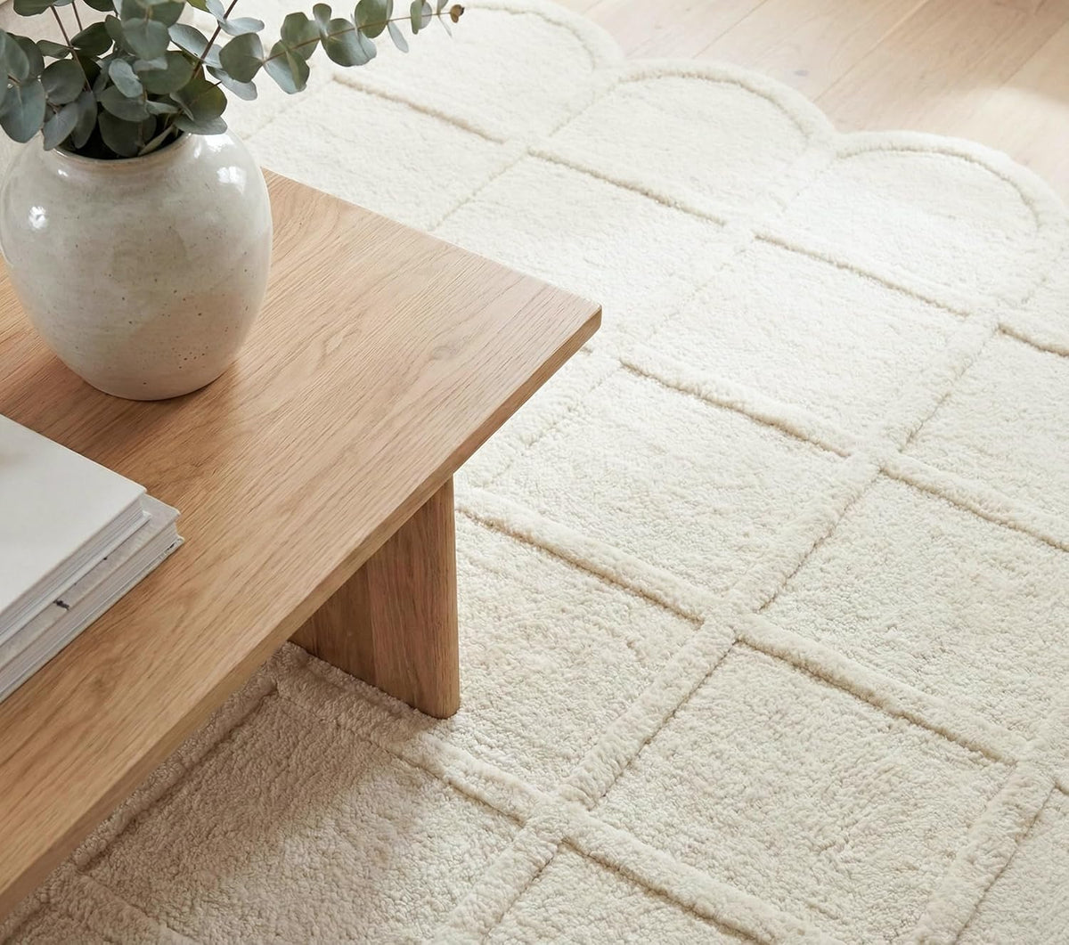 Selena Scallop Wool Area Rug – Hand-Tufted, Scalloped Edge