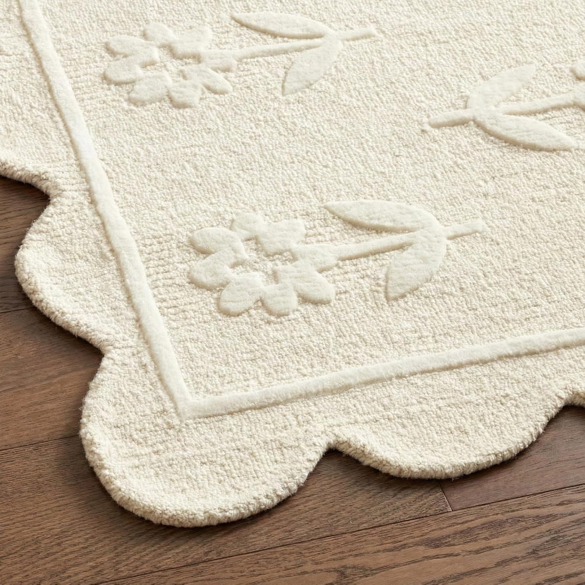 Jessa Scallop Floral Wool Area Rug