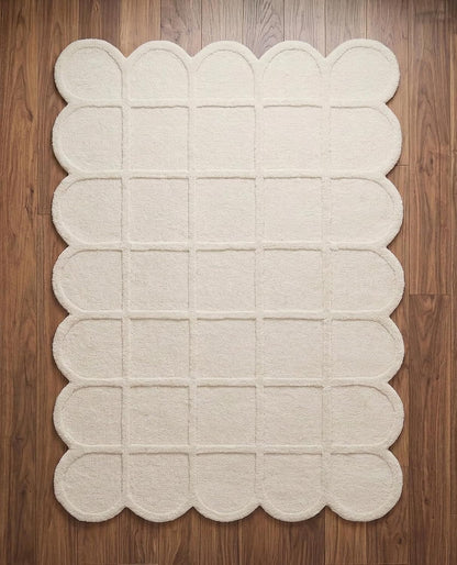 Selena Scallop Wool Area Rug – Hand-Tufted, Scalloped Edge